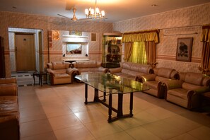 Lounge - State Continental Guest House (Mekhtar)