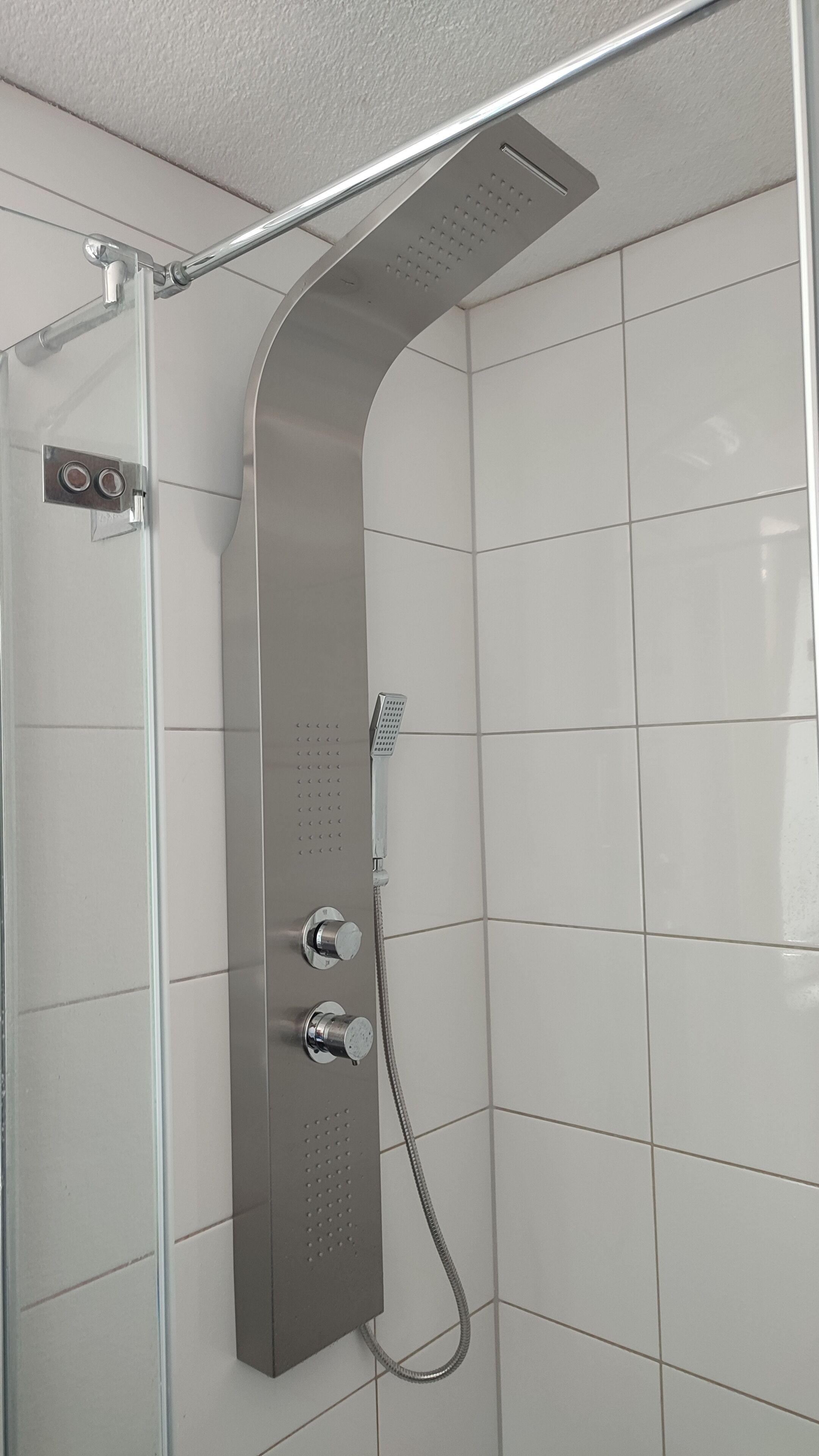 Dusche, Handtücher, Seife, Toilettenpapier