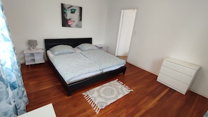 1 chambre, bureau, fer et planche à repasser, Wi-Fi gratuit