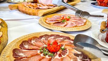 Tägliches inbegriffenes Frühstücksbuffet