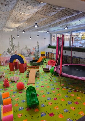 Children’s play area – indoor