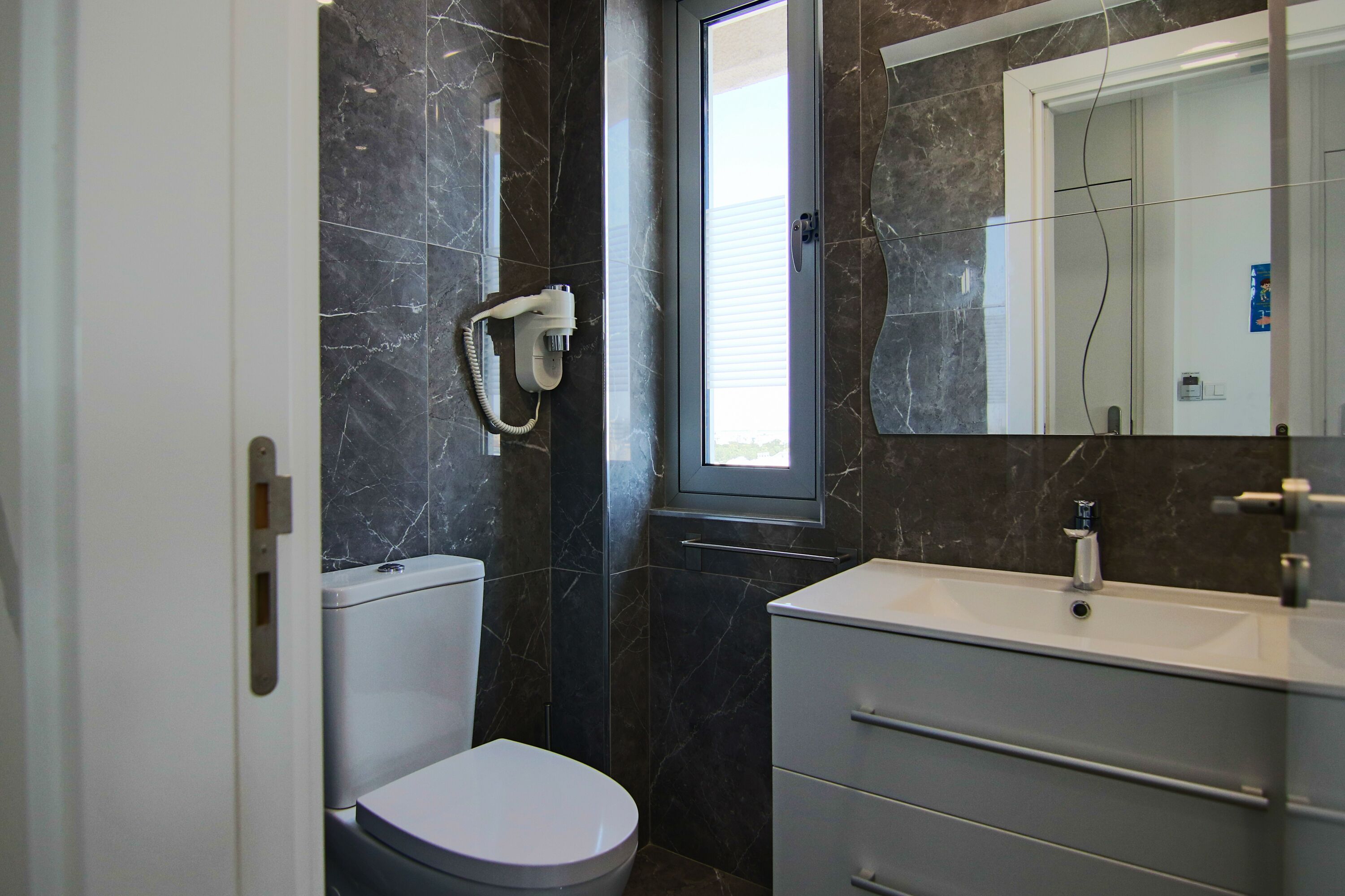 Luxury Studio Suite | Bathroom | Towels