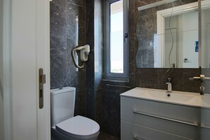 Luxury Studio Suite | Bathroom - Phaedrus Living Luxury Suite Nicosia 510 (Strovolos)