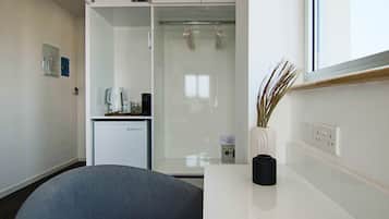 Luxury Studio Suite | Soundproofing, free WiFi, bed sheets