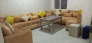 Apartment, 2 Bedrooms, Accessible, Smoking | Living area
