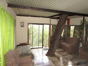 Bungalow - 1 soveværelse - balkon - udsigt til have | Stue