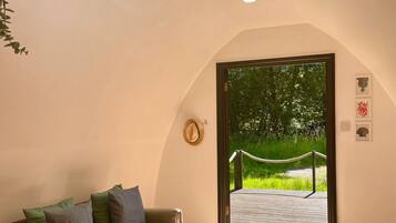 Cabin, 1 Bedroom, Balcony, Garden View | Living room