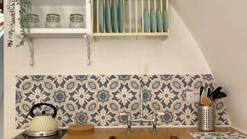 Cabin, 1 Bedroom, Balcony, Garden View | Interior