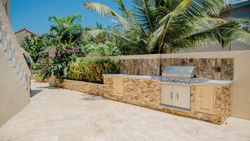 Apartment, 2 Bedrooms, Accessible, Patio | BBQ/picnic area