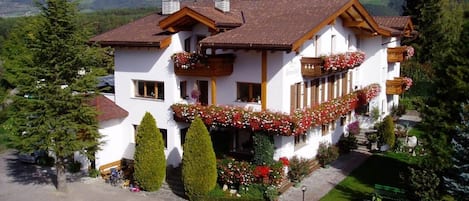 House, 2 Bedrooms, Balcony, Mountain View | Exterior