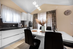 Living area - 2 Bedroom Apartment Near Sibenik Krka Waterfalls (Bilice)