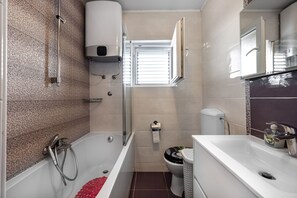 Bathroom amenities - 2 Bedroom Apartment Near Sibenik Krka Waterfalls (Bilice)