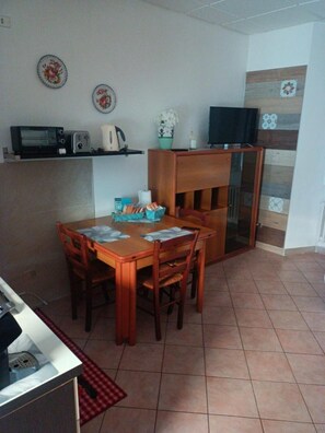 Apartment, 1 Schlafzimmer, barrierefrei, Raucher | Wohnbereich