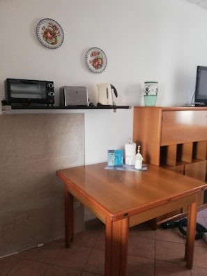 Apartment, 1 Bedroom, Accessible, Smoking | Interior