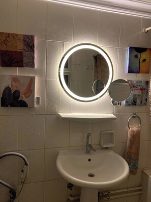 Apartment, 2 Bedrooms, Accessible, Smoking | Bathroom - Casa De Horyea , (Cairo)