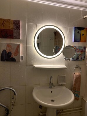 Apartment, 2 Bedrooms, Accessible, Smoking | Bathroom - Casa De Horyea , (Cairo)