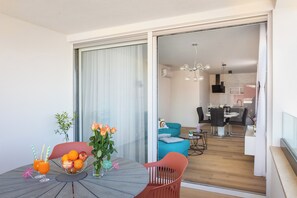 Apartment, 2 Bedrooms, Smoking, Balcony | Hallway