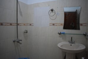 Bathroom - Neelum Guest House (Mekhtar)