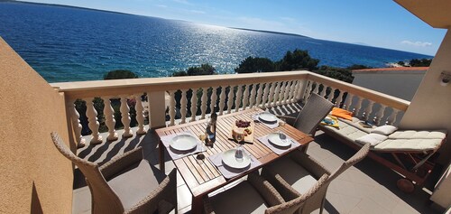 Romantic gateway steps from the beach in Mandre