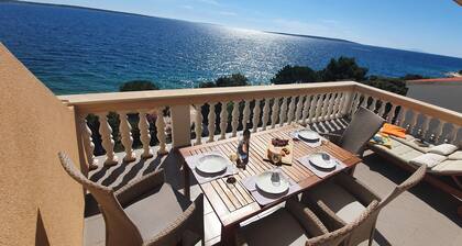 Romantic gateway steps from the beach in Mandre