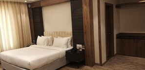 Deluxe Double Room | Minibar, in-room safe, desk, laptop workspace - The Utopia Resort (Raisen)