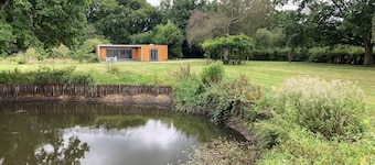 Countryside Annex- Sleeps 2, Free Parking & Garden