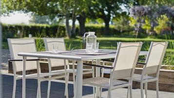 Tempat makan outdoor