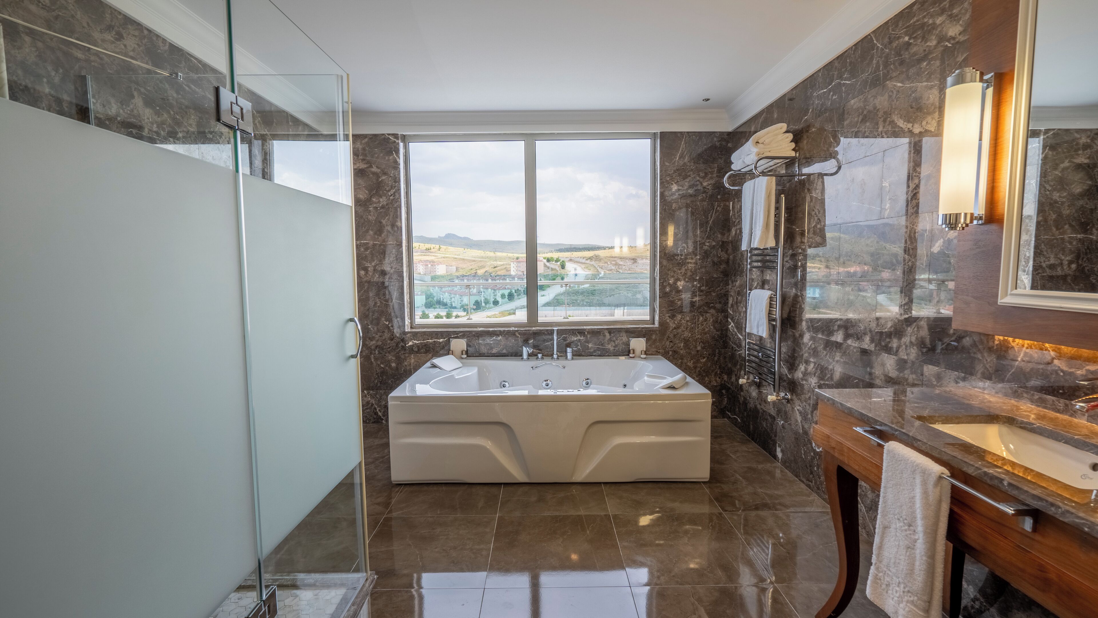 Luxury Condo | Bathroom | Combined shower/tub, jetted tub, hydromassage showerhead, hair dryer