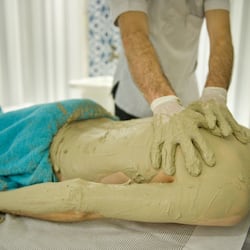 Couples treatment room(s), sauna, hot tub, steam room