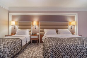 Deluxe driepersoonskamer, 1 tweepersoonsbed | Luxe beddengoed, een kluis op de kamer, verduisterende gordijnen
