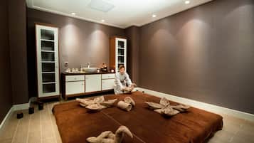 Salas de tratamiento para parejas, sauna y tina de hidromasaje
