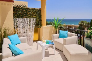 Terrace/patio - Honeymoon Boutique Suite * Beachfront Amazing Pools & View (Marbella)