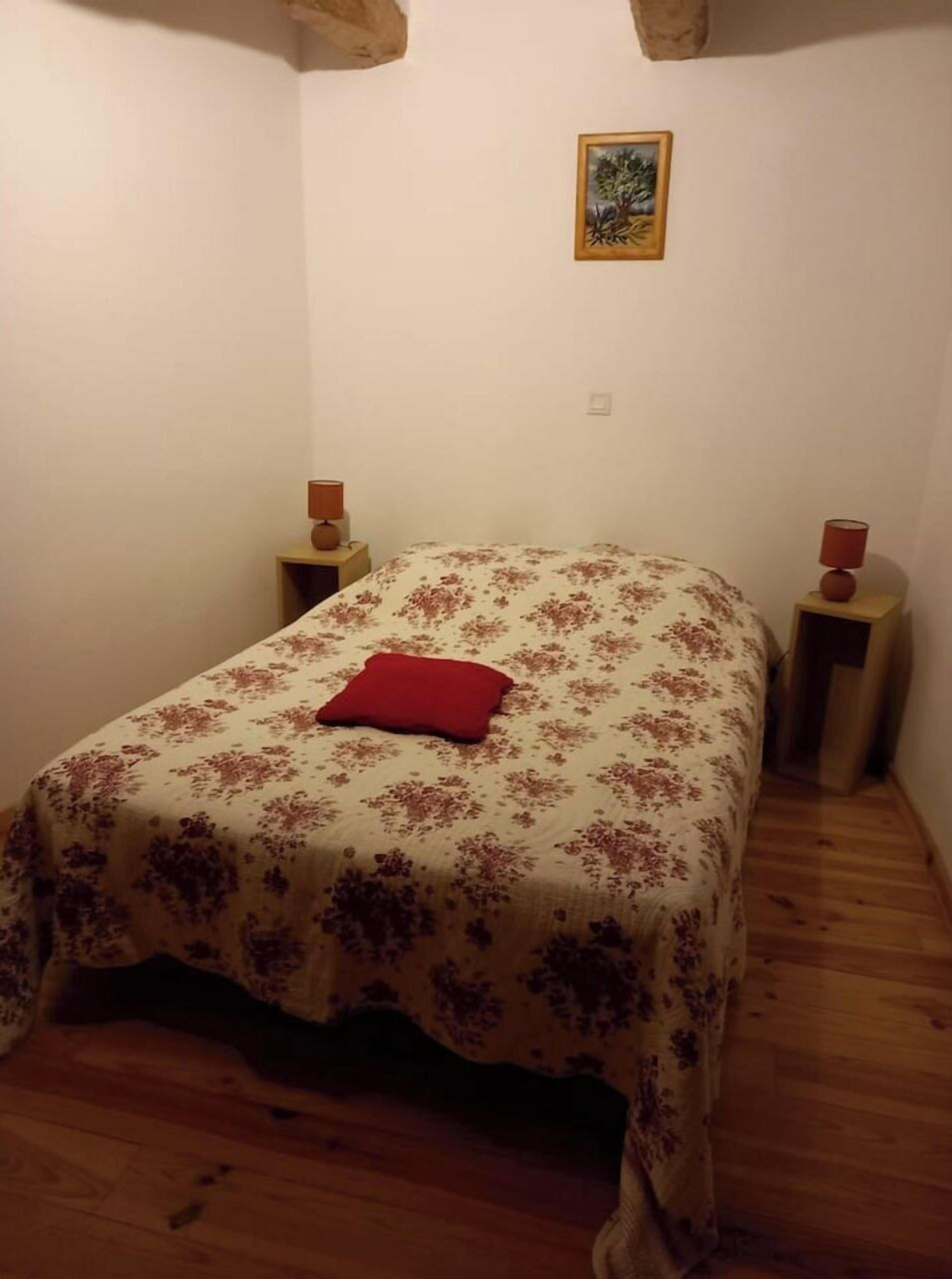2 bedrooms, iron/ironing board, free WiFi