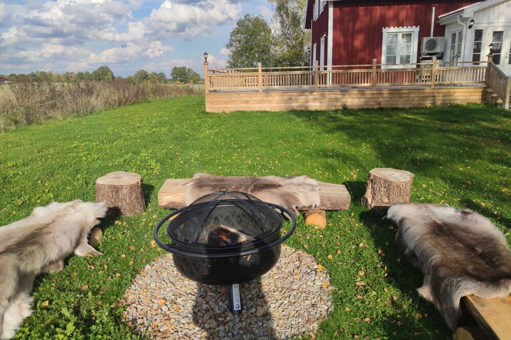Gård med egen sjö med bryggbåt,nyrenoverat!