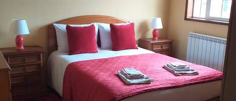 3 soverom, strykejern/-brett, reiseseng for barn og wi-fi (inkludert)