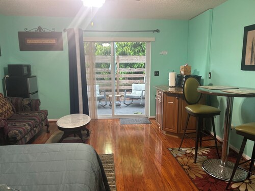 Private room centrally located in Melbourne