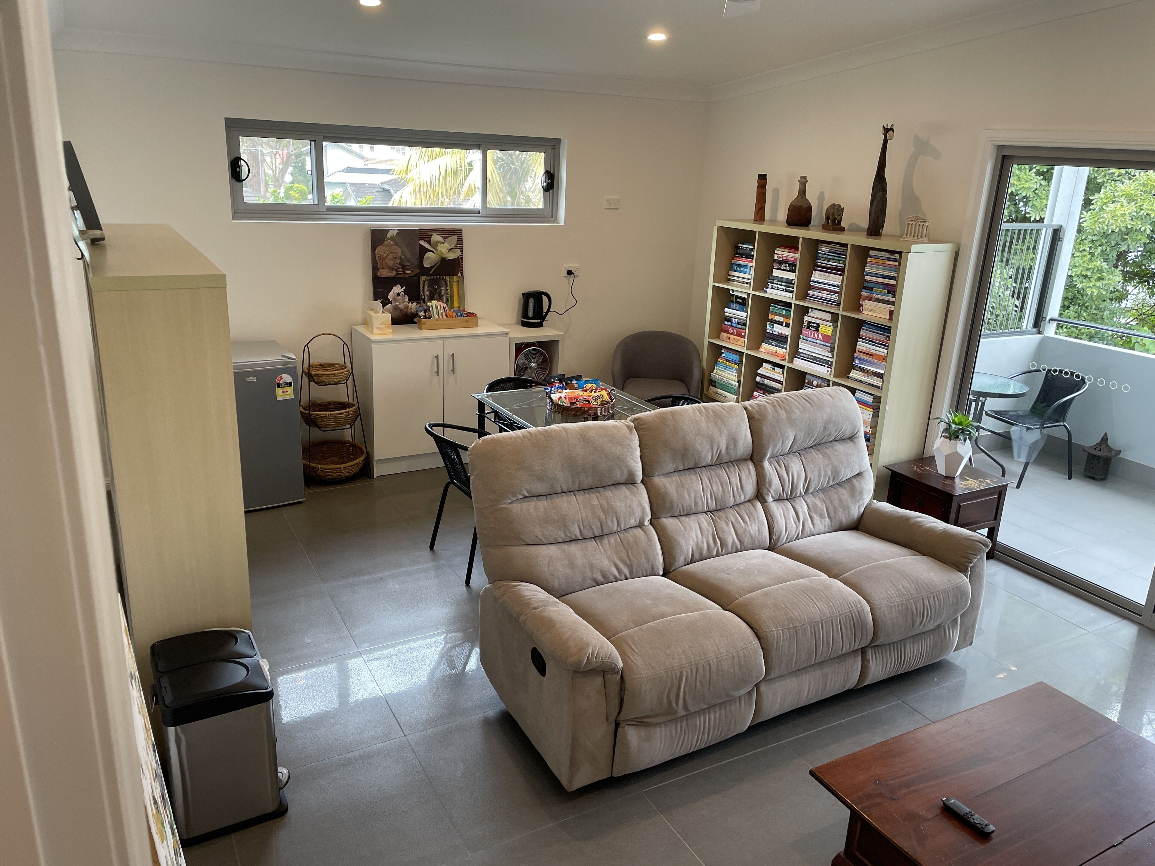 Warm, Cozy & Quiet 2 bedroom, 2 bathroom 1 Bed 13 mins walk to the train station