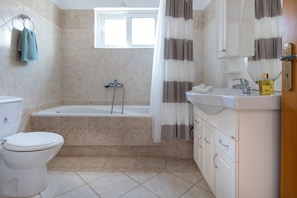 Combined shower/bathtub, hair dryer, towels, soap