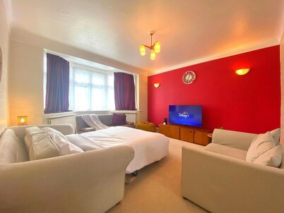 Bright and Spacious 4 Bedroom Home