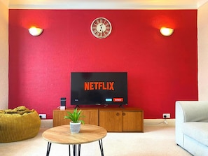 House, Multiple Beds | Interior - Bright and Spacious 4 Bedroom Home (Croydon)