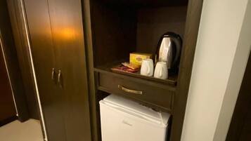 Espacio para trabajar con laptop y wifi gratis