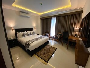 Laptop workspace, free WiFi