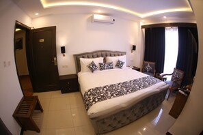 Laptop workspace, free WiFi - Grand Mongolia Hotel (Mekhtar)