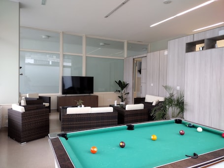 Smart TV de 24 pulgadas con canales digitales, una televisión. Hospedería San Froilan