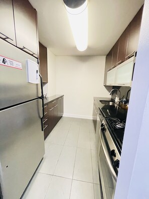 Refrigerador, microondas, horno y lavavajillas