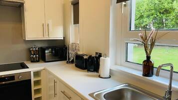 Fridge, cookware/dishes/utensils