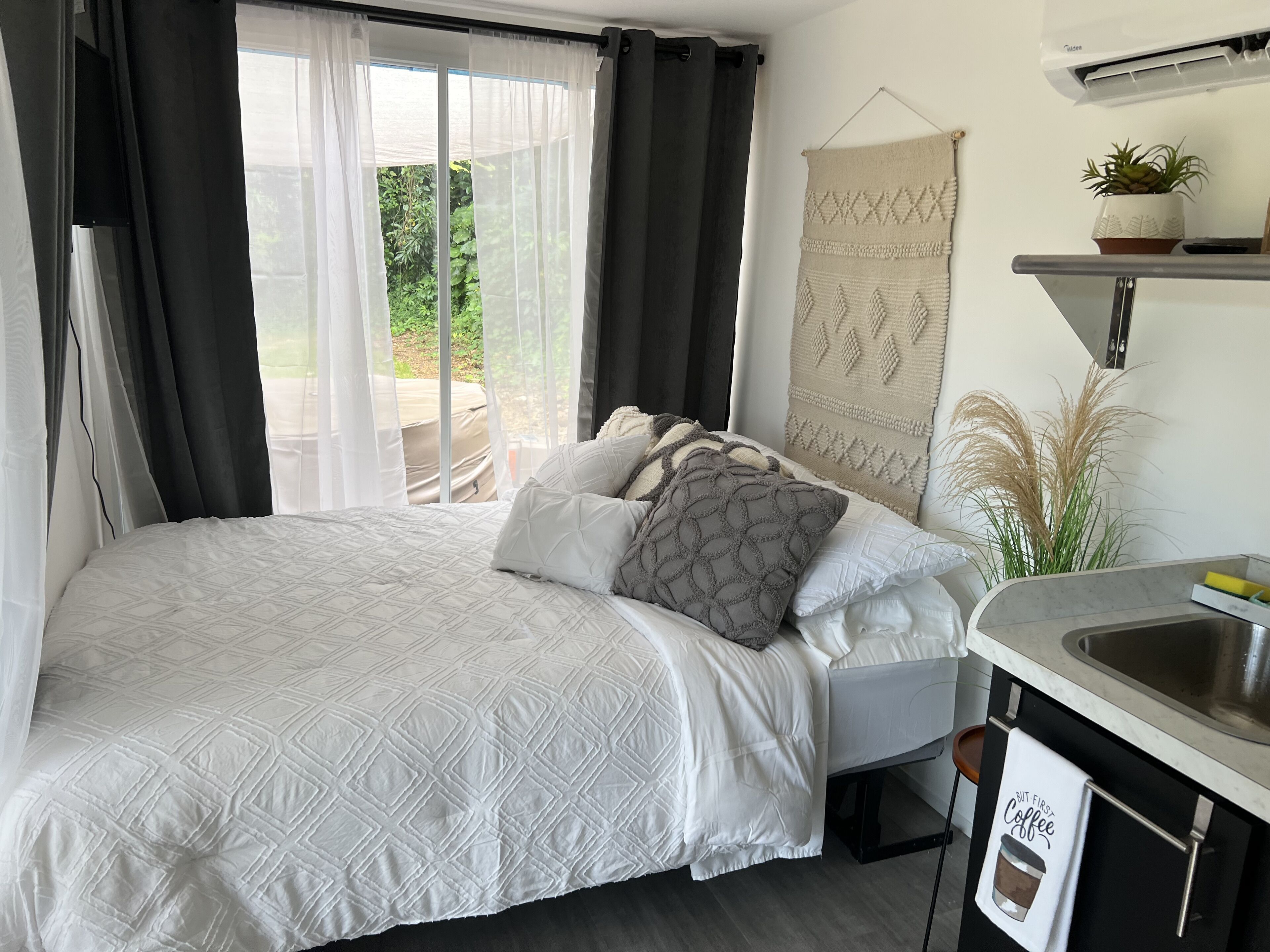 1 slaapkamer, een strijkplank/strijkijzer, wifi, beddengoed