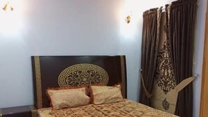 Ảnh chưa phân loại, 2 trong số 6 ảnh, nút