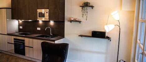 Fridge, microwave, stovetop, dishwasher