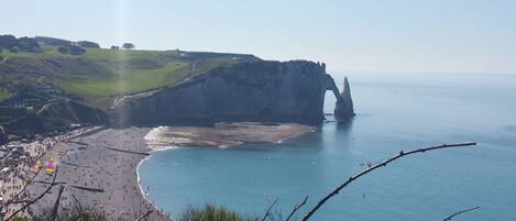 Una spiaggia nelle vicinanze